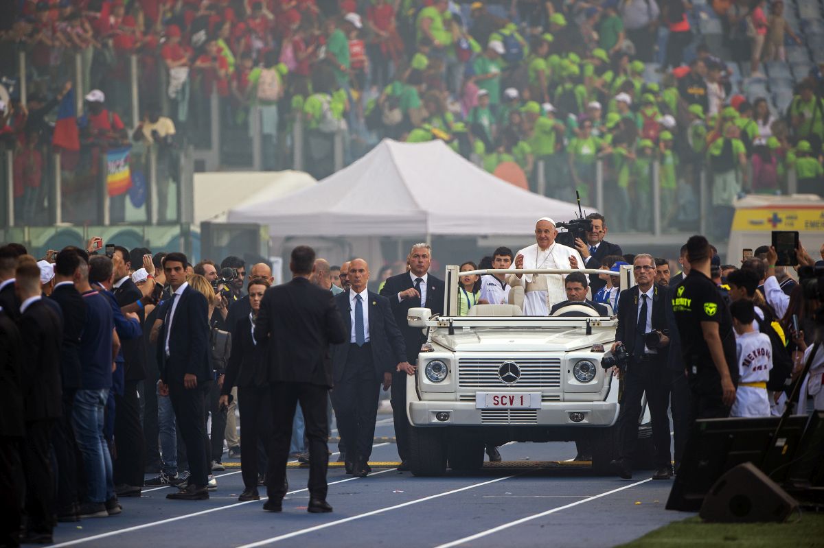Lo sport si ferma per onorare la memoria di Papa Francesco Lo sport si ferma per onorare la memoria di Papa Francesco