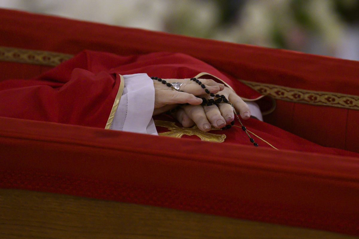 Sabato 26 aprile alle 10 i funerali di Papa Francesco Sabato 26 aprile alle 10 i funerali di Papa Francesco