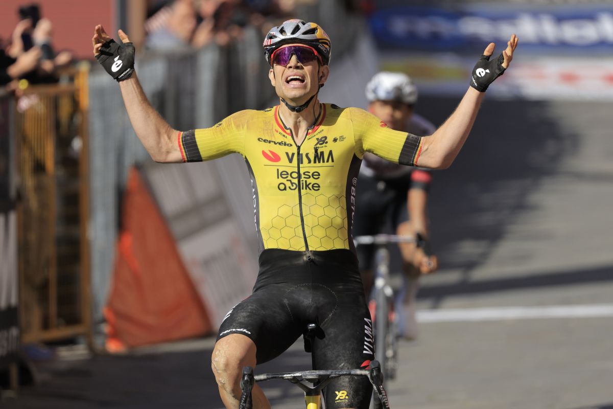 Van Aert vince 9^ tappa a Siena, Del Toro maglia rosa Van Aert vince 9^ tappa a Siena, Del Toro maglia rosa