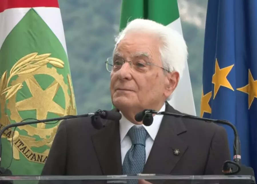 Mattarella “Con le guerre ritornano ombre di periodi oscuri del passato” Mattarella “Con le guerre ritornano ombre di periodi oscuri del passato”