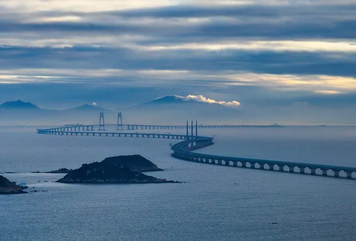 Cina: oltre 93 milioni di passeggeri in 7 anni sul ponte Hong Kong-Zhuhai-Macao Cina: oltre 93 milioni di passeggeri in 7 anni sul ponte Hong Kong-Zhuhai-Macao