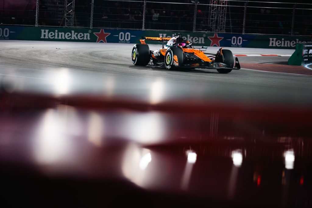A Las Vegas fondo McLaren irregolare, squalificati Norris e Piastri