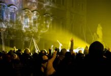 Capodanno 2026 a Modena, piazza Roma gremita per lo spettacolo “Galileo”