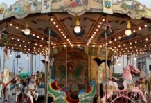 A Modena la giostra antica di piazza Roma continua a girare