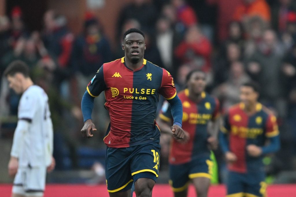 Il Genoa batte 2-1 il Sassuolo nel finale e vede la salvezza